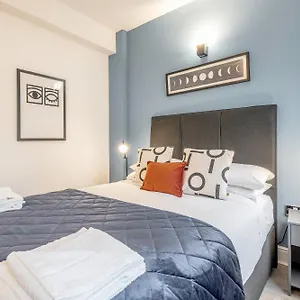 https://apt-kula-tower-bridge.cambridgehotelsuk.com